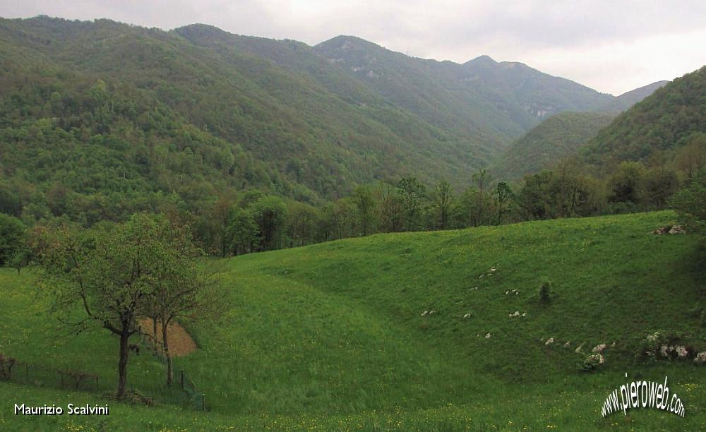 11 Valle del Giongo col Canto Alto.JPG